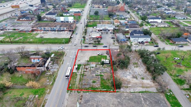 2401 Jensen Drive, Houston, TX 77026