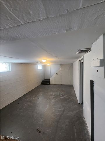 845 Willard Avenue SE, Warren, OH 44484