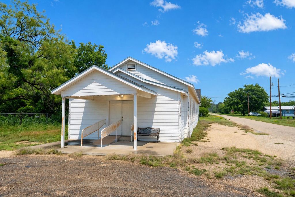 Image 16 of property listing at 11700 Fort Worth Street, Carlsbad, TX 76934