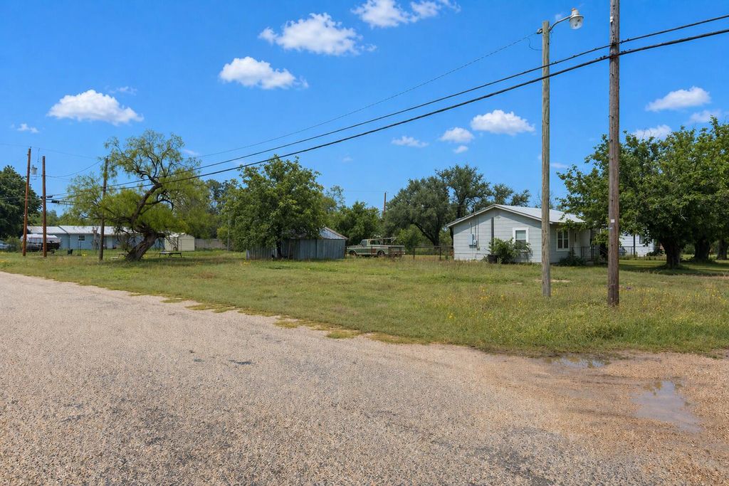 Image 17 of property listing at 11700 Fort Worth Street, Carlsbad, TX 76934