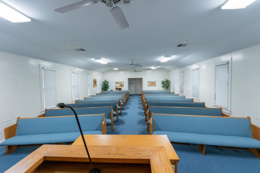 Image 4 of property listing at 11700 Fort Worth Street, Carlsbad, TX 76934