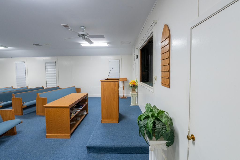 Image 5 of property listing at 11700 Fort Worth Street, Carlsbad, TX 76934