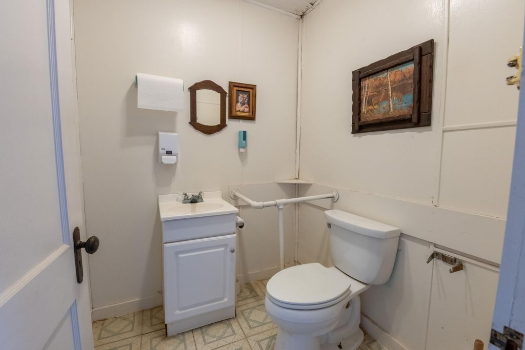 Image 6 of property listing at 11700 Fort Worth Street, Carlsbad, TX 76934