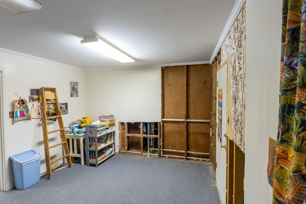 Image 8 of property listing at 11700 Fort Worth Street, Carlsbad, TX 76934