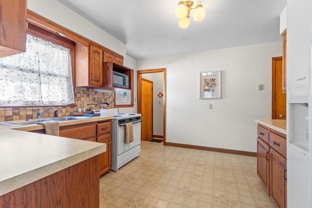 7525 6th AVENUE, Kenosha, WI 53143