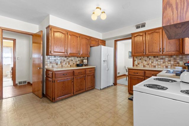 7525 6th AVENUE, Kenosha, WI 53143