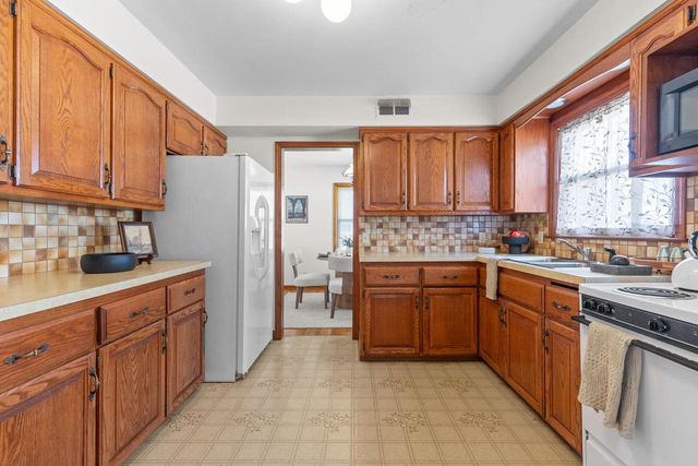 7525 6th AVENUE, Kenosha, WI 53143