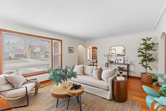 7525 6th AVENUE, Kenosha, WI 53143