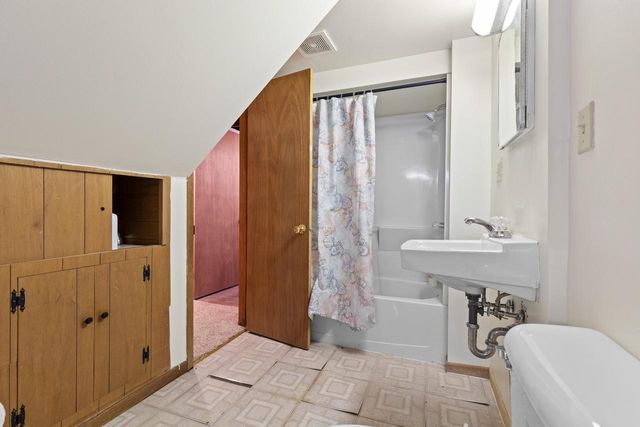 7525 6th AVENUE, Kenosha, WI 53143