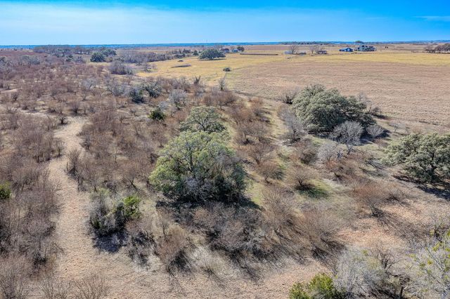 11341 Fm-340, Moulton, TX 77975