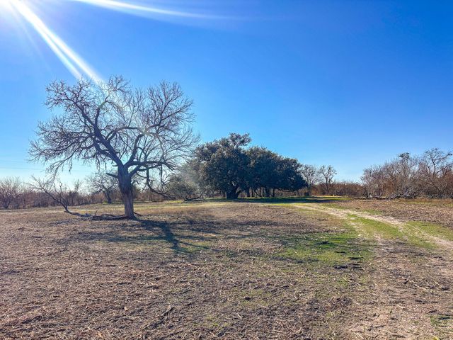 11341 Fm-340, Moulton, TX 77975