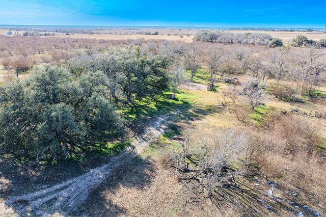 11341 Fm-340, Moulton, TX 77975