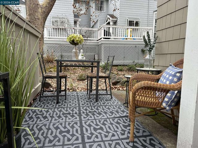 235 Pebblecreek Ct, Martinez, CA 94553