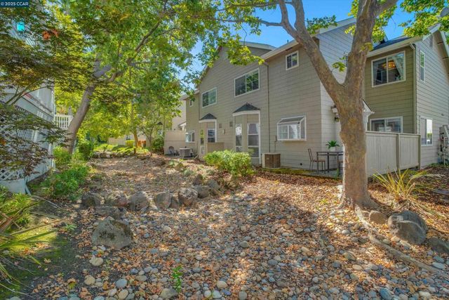 235 Pebblecreek Ct, Martinez, CA 94553