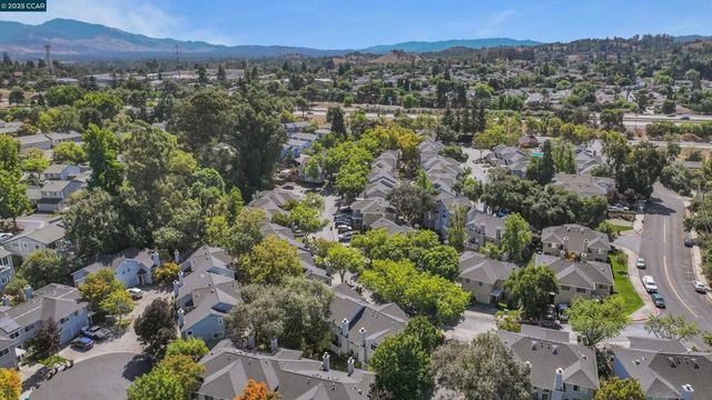 235 Pebblecreek Ct, Martinez, CA 94553