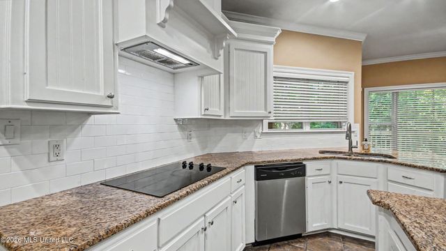 664 Spring Lake Drive, Pearl, MS 39208