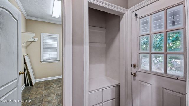 664 Spring Lake Drive, Pearl, MS 39208