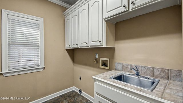 664 Spring Lake Drive, Pearl, MS 39208