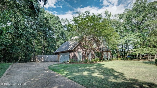 664 Spring Lake Drive, Pearl, MS 39208