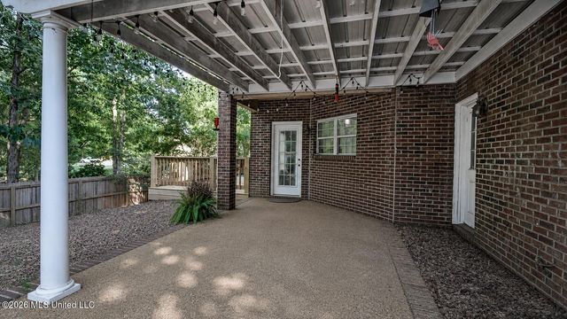 664 Spring Lake Drive, Pearl, MS 39208