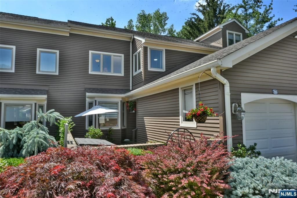 266 Westervelt Lane, Mahwah, NJ 07430