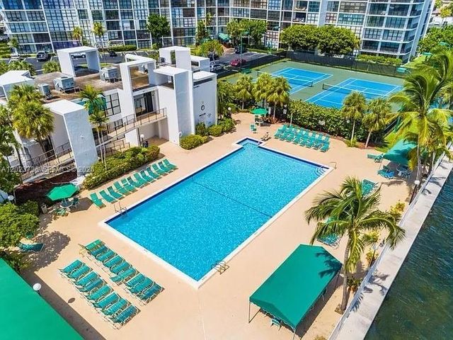 800 Parkview Dr 430, Hallandale Beach, FL 33009