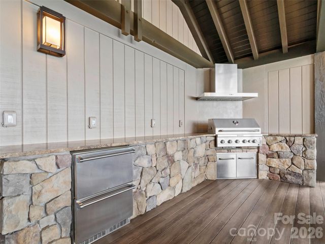 337 Rhododendron Lane, Burnsville, NC 28714