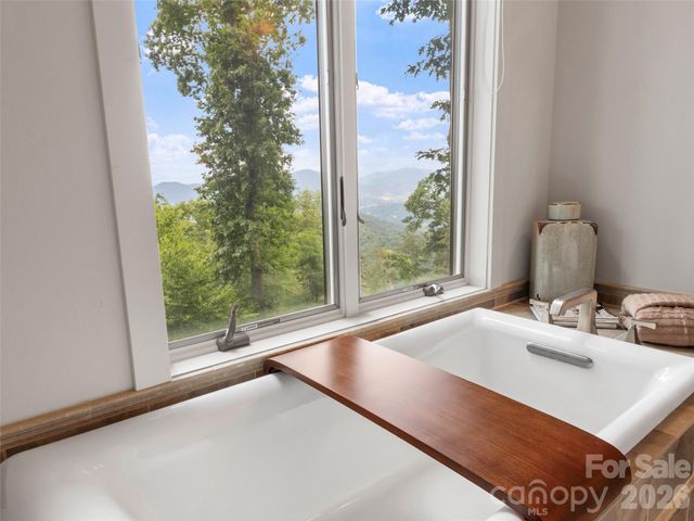 337 Rhododendron Lane, Burnsville, NC 28714