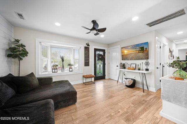 139 Bosun Avenue, Manahawkin, NJ 08050