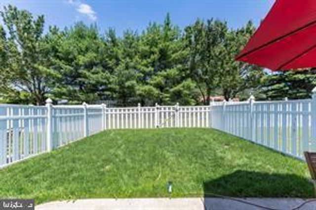 81 HEARTHSTONE LN, Marlton, NJ 08053