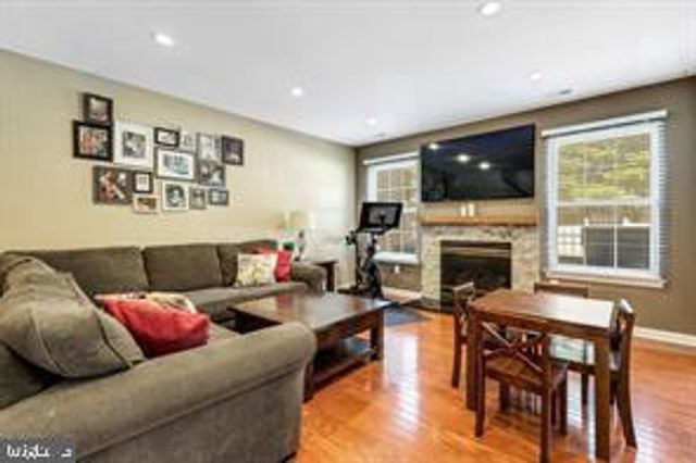 81 HEARTHSTONE LN, Marlton, NJ 08053