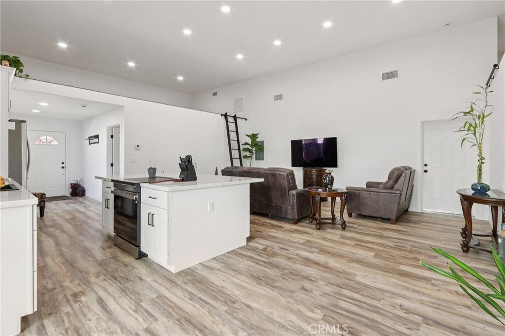 Image 11 of property listing at 30325 San Jacinto, Hemet, CA 92543