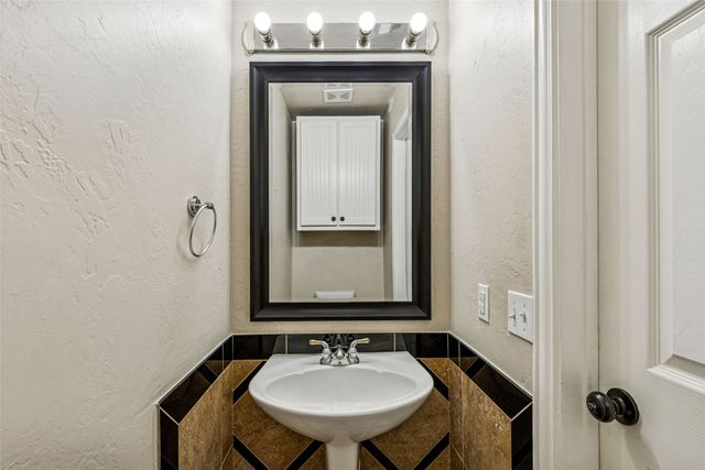 7005 Green Ridge Trail, North Richland Hills, TX 76182