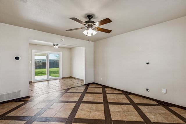 7005 Green Ridge Trail, North Richland Hills, TX 76182