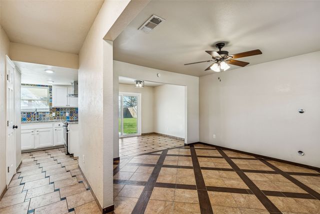 7005 Green Ridge Trail, North Richland Hills, TX 76182