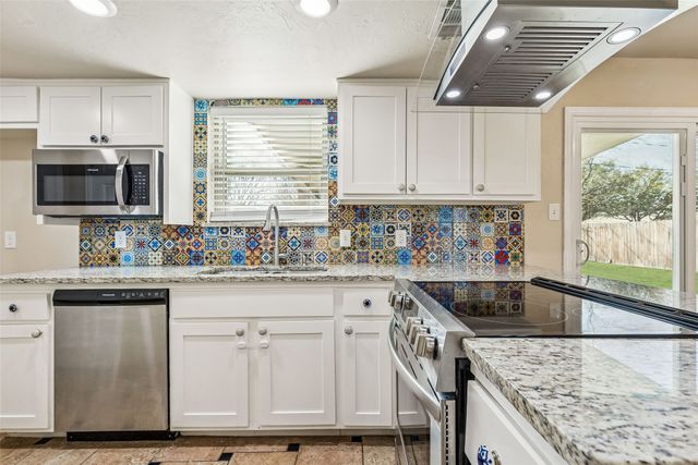 7005 Green Ridge Trail, North Richland Hills, TX 76182