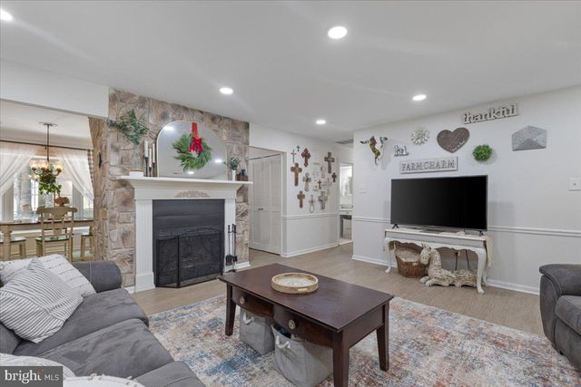 8640 VALLEY DR, Waldorf, MD 20603