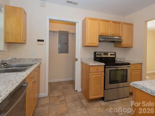 17 Pinecrest Drive, Asheville, NC 28803