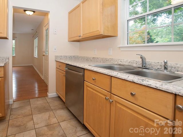 17 Pinecrest Drive, Asheville, NC 28803