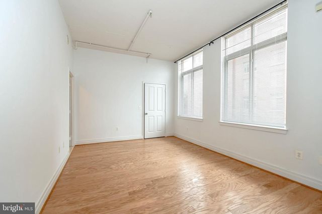 4490 MARKET COMMONS DR #302, Fairfax, VA 22033