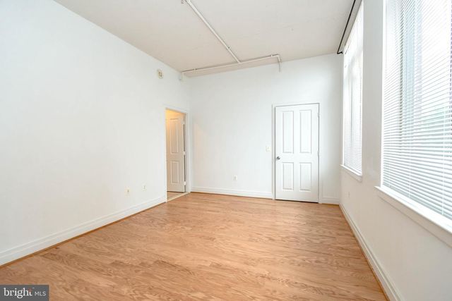 4490 MARKET COMMONS DR #302, Fairfax, VA 22033