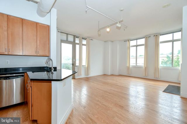 4490 MARKET COMMONS DR #302, Fairfax, VA 22033