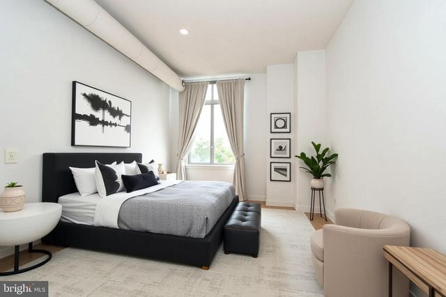 4490 MARKET COMMONS DR #302, Fairfax, VA 22033