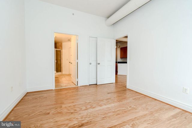 4490 MARKET COMMONS DR #302, Fairfax, VA 22033