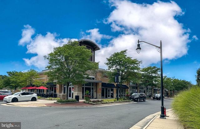 4490 MARKET COMMONS DR #302, Fairfax, VA 22033