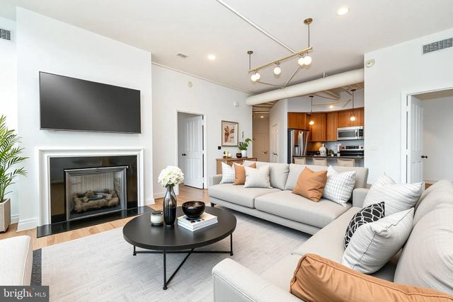 4490 MARKET COMMONS DR #302, Fairfax, VA 22033