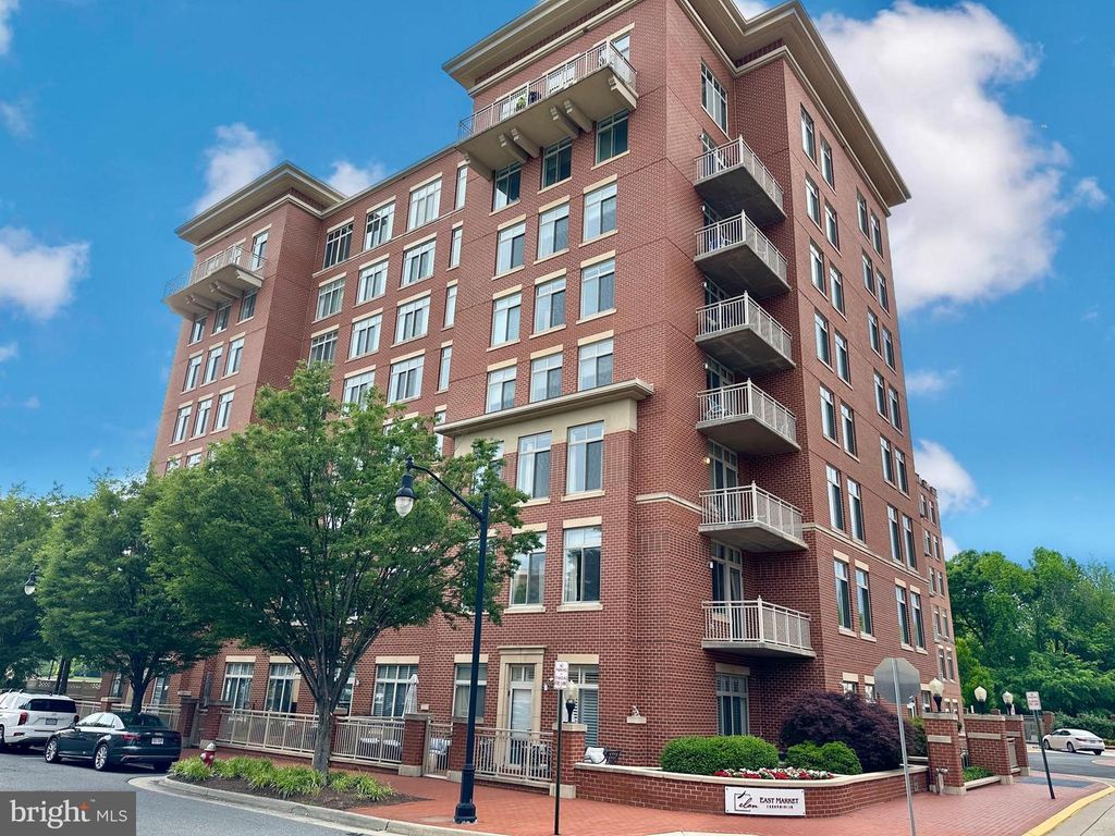 4490 MARKET COMMONS DR #302, Fairfax, VA 22033
