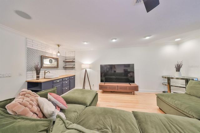 817 BANNOCKBURN AVENUE, Temple Terrace, FL 33617