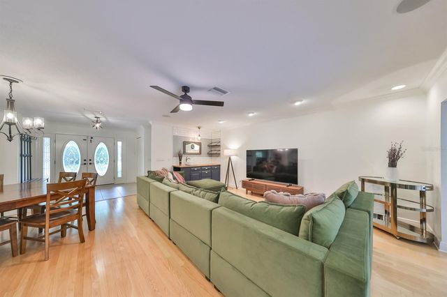 817 BANNOCKBURN AVENUE, Temple Terrace, FL 33617