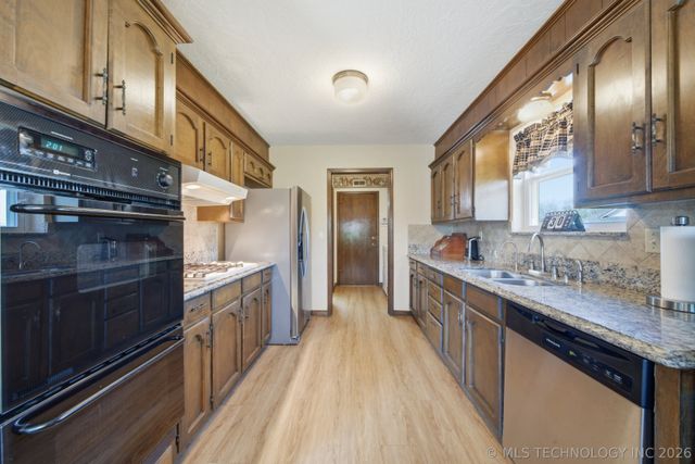 27620 E 126th Street S, Coweta, OK 74429